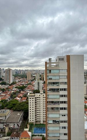 Apartamento à venda com 200m², 3 quartos e 4 vagas Apartamento à venda com 200m², 3 quartos e 4 vagasVista