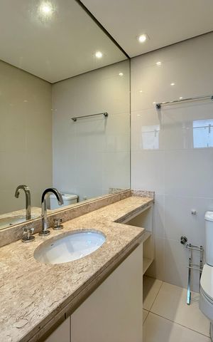 Apartamento à venda com 200m², 3 quartos e 4 vagas Apartamento à venda com 200m², 3 quartos e 4 vagasBanheiro Suíte 1