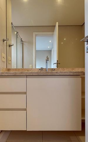 Apartamento à venda com 200m², 3 quartos e 4 vagas Apartamento à venda com 200m², 3 quartos e 4 vagasBanheiro Suíte 1