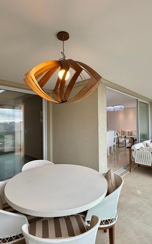 Apartamento à venda com 200m², 3 quartos e 4 vagas Apartamento à venda com 200m², 3 quartos e 4 vagasVaranda