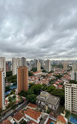 Apartamento à venda com 200m², 3 quartos e 4 vagas Apartamento à venda com 200m², 3 quartos e 4 vagasVista