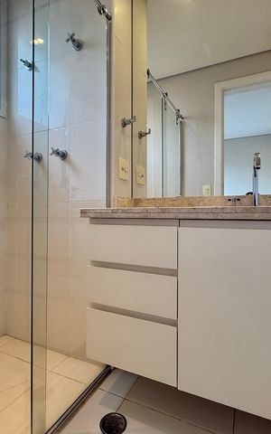 Apartamento à venda com 200m², 3 quartos e 4 vagas Apartamento à venda com 200m², 3 quartos e 4 vagasBanheiro Suíte 1