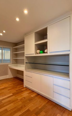 Apartamento à venda com 200m², 3 quartos e 4 vagas Apartamento à venda com 200m², 3 quartos e 4 vagasEscritório Apartamento