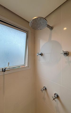 Apartamento à venda com 200m², 3 quartos e 4 vagas Apartamento à venda com 200m², 3 quartos e 4 vagasBanheiro Suíte 2