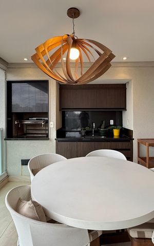 Apartamento à venda com 200m², 3 quartos e 4 vagas Apartamento à venda com 200m², 3 quartos e 4 vagasVaranda