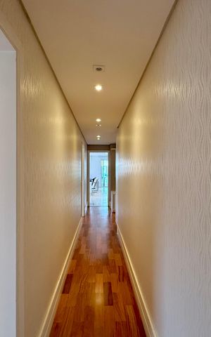 Apartamento à venda com 200m², 3 quartos e 4 vagas Apartamento à venda com 200m², 3 quartos e 4 vagasCorredor Suítes