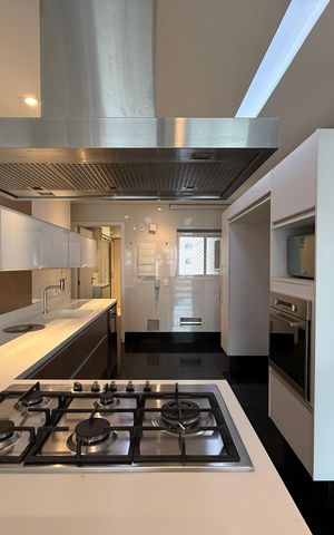 Apartamento à venda com 200m², 3 quartos e 4 vagas Apartamento à venda com 200m², 3 quartos e 4 vagasCozinha