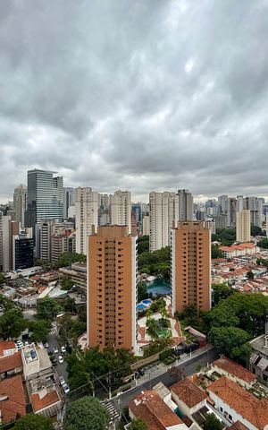 Apartamento à venda com 200m², 3 quartos e 4 vagas Apartamento à venda com 200m², 3 quartos e 4 vagasVista