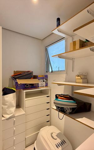 Apartamento à venda com 200m², 3 quartos e 4 vagas Apartamento à venda com 200m², 3 quartos e 4 vagasQuarto de Serviço