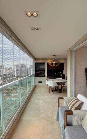 Apartamento à venda com 200m², 3 quartos e 4 vagas Apartamento à venda com 200m², 3 quartos e 4 vagasVaranda