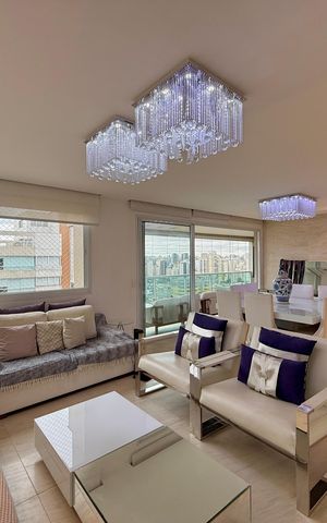 Apartamento à venda com 200m², 3 quartos e 4 vagas Apartamento à venda com 200m², 3 quartos e 4 vagasSala