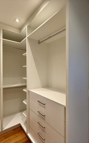Apartamento à venda com 200m², 3 quartos e 4 vagas Apartamento à venda com 200m², 3 quartos e 4 vagasCloset Suíte 3