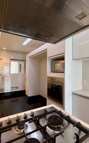 Apartamento à venda com 200m², 3 quartos e 4 vagas Apartamento à venda com 200m², 3 quartos e 4 vagasCozinha
