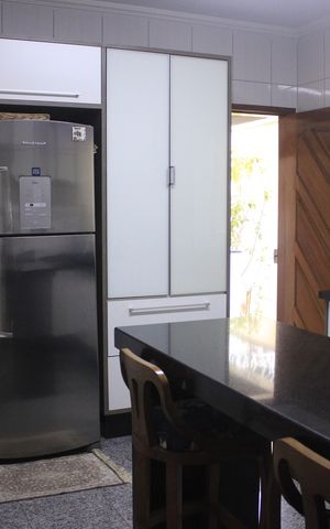 Casa à venda com 219m², 4 quartos e 4 vagasCozinha 