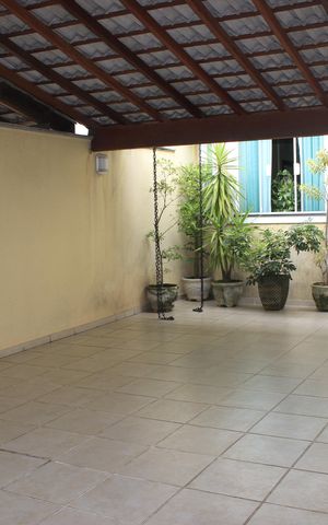 Casa à venda com 219m², 4 quartos e 4 vagasGaragem 