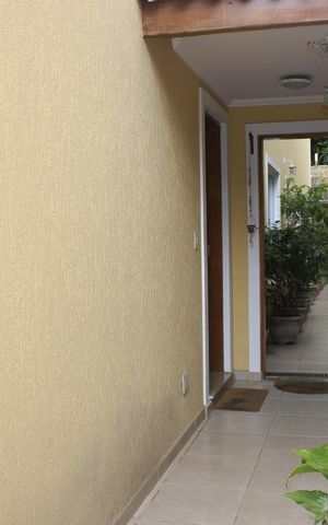 Casa à venda com 219m², 4 quartos e 4 vagasCorredor lateral 