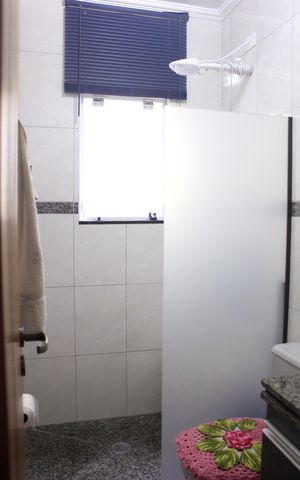 Casa à venda com 219m², 4 quartos e 4 vagasBanheiro social 