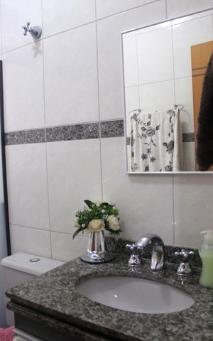 Casa à venda com 219m², 4 quartos e 4 vagasBanheiro social 