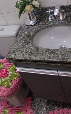 Casa à venda com 219m², 4 quartos e 4 vagasBanheiro social 