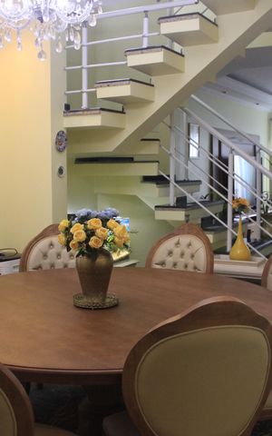 Casa à venda com 219m², 4 quartos e 4 vagasSala 