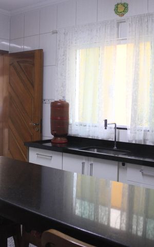Casa à venda com 219m², 4 quartos e 4 vagasCozinha 