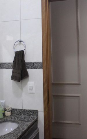 Casa à venda com 219m², 4 quartos e 4 vagasBanheiro social 