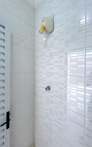 Casa de condomínio à venda com 108m², 4 quartos e 1 vagaBanheiro de serviço
