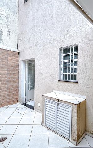 Casa de condomínio à venda com 108m², 4 quartos e 1 vagaBanheiro de serviço