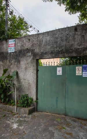 Casa à venda com 450m², 3 quartos e 5 vagas Casa à venda com 450m², 3 quartos e 5 vagasPlaca