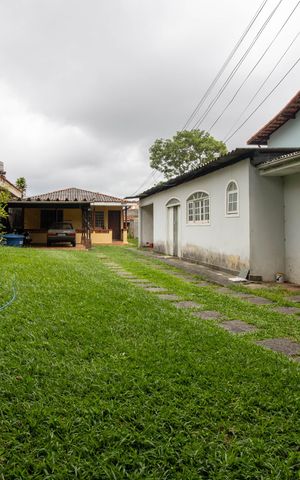 Casa à venda com 450m², 3 quartos e 5 vagas Casa à venda com 450m², 3 quartos e 5 vagasGaragem