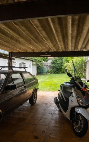 Casa à venda com 450m², 3 quartos e 5 vagas Casa à venda com 450m², 3 quartos e 5 vagasGaragem