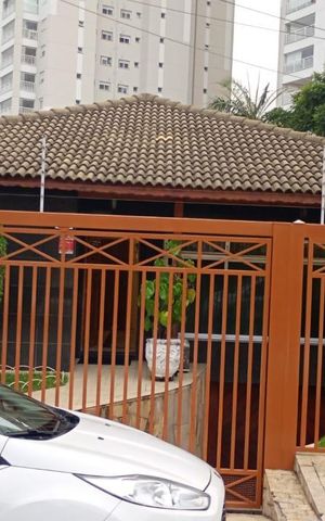 Casa para alugar com 670m², 5 quartos e 8 vagas