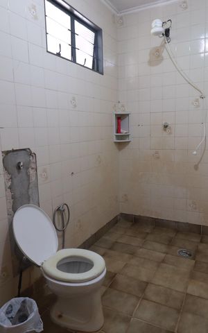 Casa para alugar com 1600m², 4 quartos e 12 vagasBanheiro 1