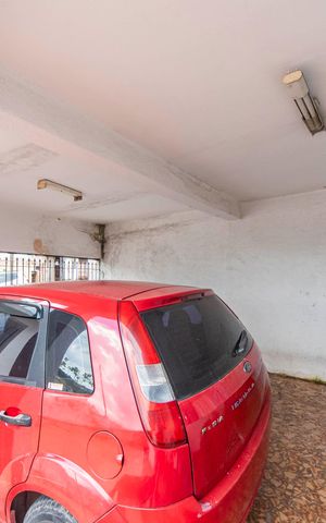 Casa à venda com 259m², 2 quartos e 2 vagas Casa à venda com 259m², 2 quartos e 2 vagasQuintal e Garagem