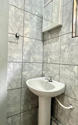 Casa para alugar com 60m², 2 quartos e sem vaga Casa para alugar com 60m², 2 quartos e sem vagaBanheiro