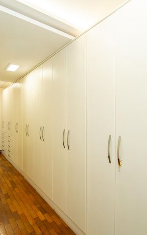 Casa à venda com 523m², 5 quartos e 5 vagas Casa à venda com 523m², 5 quartos e 5 vagasCLOSET QUARTO4