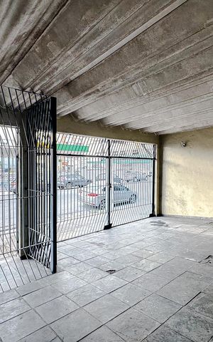 Casa à venda com 400m², 4 quartos e 3 vagas Casa à venda com 400m², 4 quartos e 3 vagasGaragem