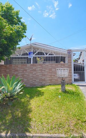 Casa para alugar com 400m², 5 quartos e 6 vagasFachada