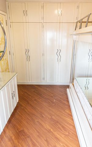 Apartamento à venda com 243m², 4 quartos e 3 vagas Apartamento à venda com 243m², 4 quartos e 3 vagasQuarto 2