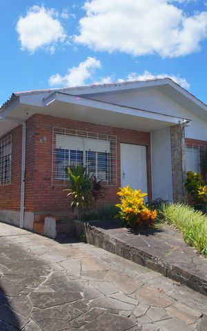 Casa à venda com 600m², 3 quartos e 3 vagasFachada Interna