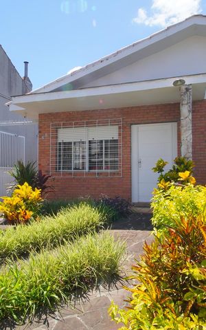 Casa à venda com 600m², 3 quartos e 3 vagasFachada Interna