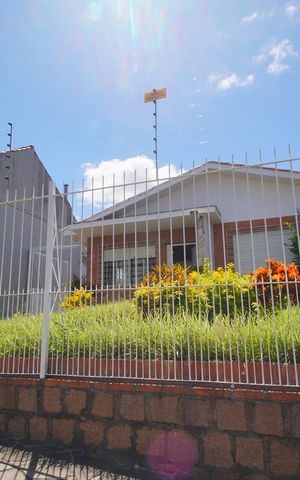 Casa à venda com 600m², 3 quartos e 3 vagasFachada Externa