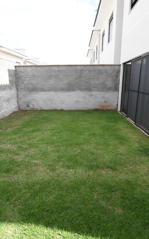 Casa de condomínio à venda com 138m², 3 quartos e 2 vagasJardim