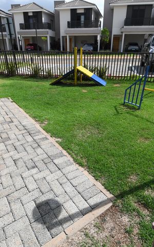 Casa de condomínio à venda com 138m², 3 quartos e 2 vagasPet Place