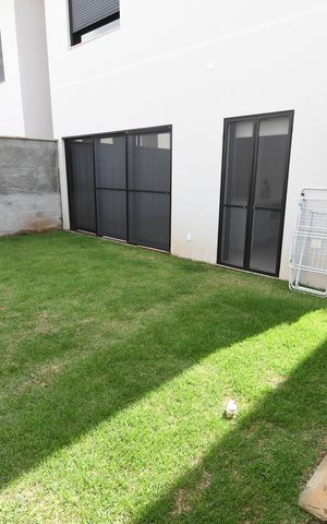Casa de condomínio à venda com 138m², 3 quartos e 2 vagasJardim