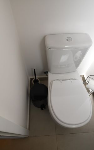 Casa de condomínio à venda com 138m², 3 quartos e 2 vagasLavabo