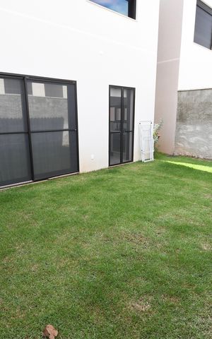 Casa de condomínio à venda com 138m², 3 quartos e 2 vagasJardim