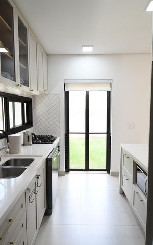Casa de condomínio à venda com 138m², 3 quartos e 2 vagasCozinha