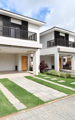 Casa de condomínio à venda com 138m², 3 quartos e 2 vagasFachada