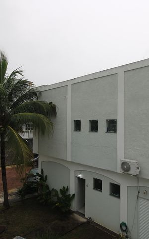 Casa de condomínio à venda com 70m², 2 quartos e 1 vagaQuarto  - Varanda